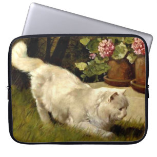 Capa Para Notebook Um Gato Persa Branco Observando uma Joaninha,
