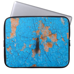 Capa Para Notebook Um mosquito grande se senta em uma parede azul-rac