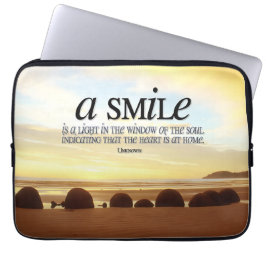 Capa Para Notebook "Um sorriso é uma citação inspiracional leve"