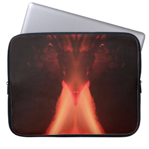 Capa Para Notebook Um vulcão de incêndio laranja e vermelho