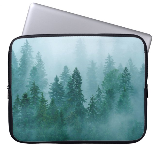 Capa Para Notebook Uma manhã fria no Parque Nacional de Ceahlau, Roma (Frente)
