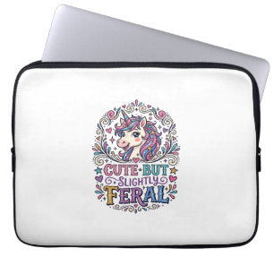 Capa Para Notebook Unicórnio Fofo mas Ligeiramente Feral Fundo Branco