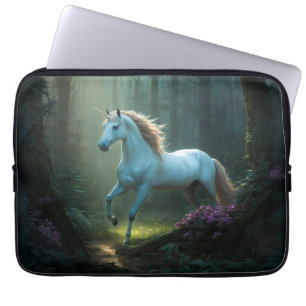Capa Para Notebook Unicórnio Mágico em Floresta Encantada