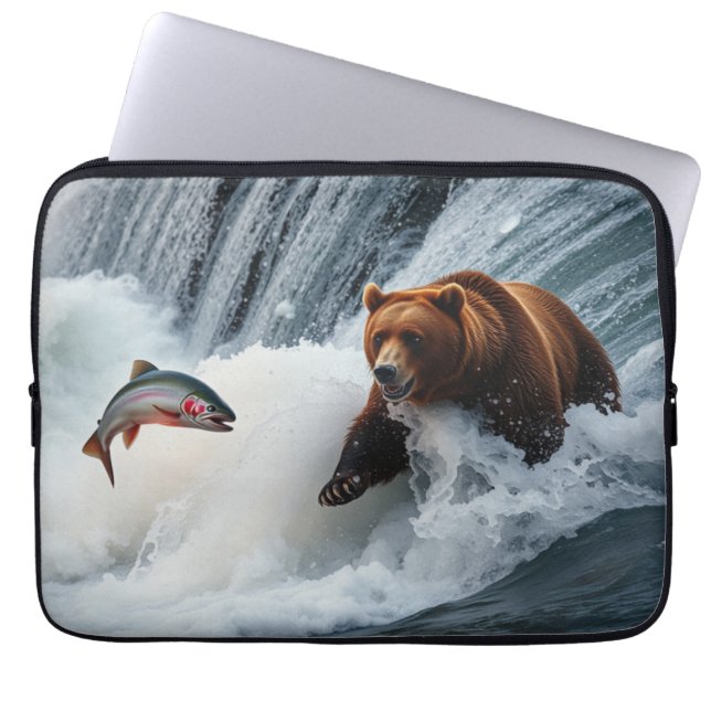 Capa Para Notebook Urso Grizzly Captando Salmão (Frente)