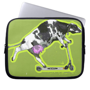 Capa Para Notebook Vaca que monta um patinete