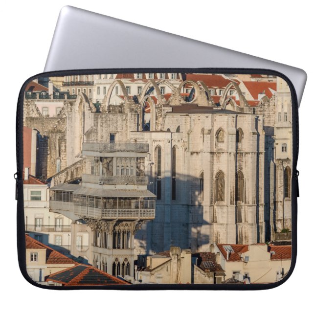 Capa Para Notebook Velha cidade de Lisboa com vista à ruína de torre  (Frente)
