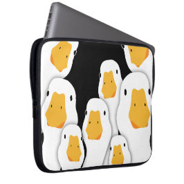 Capa Para Notebook Vigilância Assustadora: Gansos Monitorando do Espa