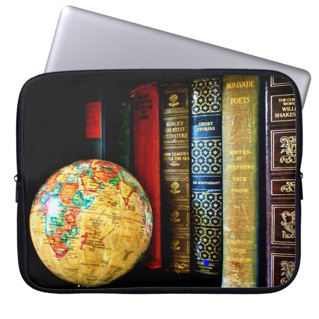 Capa Para Notebook Vintage Globe e Livros (Frente)