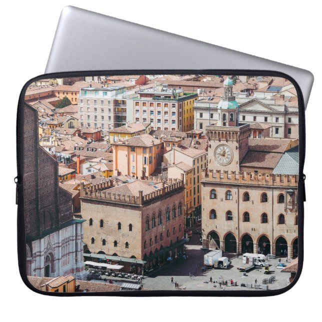 Capa Para Notebook Vista aérea da praça Piazza Maggiore e San Petr (Frente)
