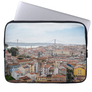 Capa Para Notebook Vista da antiga cidade de Lisboa e 25 da ponte de 