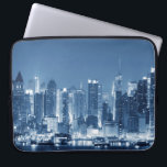 Capa Para Notebook Vista Panorâmica de Nova Iorque<br><div class="desc">Legal visão panorâmica noturna da cidade de Nova Iorque. Mova a imagem para a esquerda ou para a direita para ver uma parte diferente da cidade.</div>