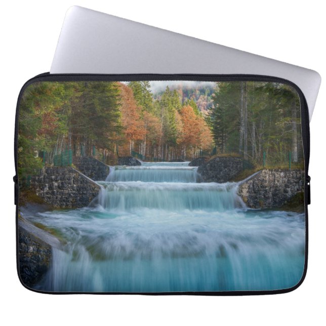 Capa Para Notebook Waterfall, central elétrica de Niedernach (Frente)