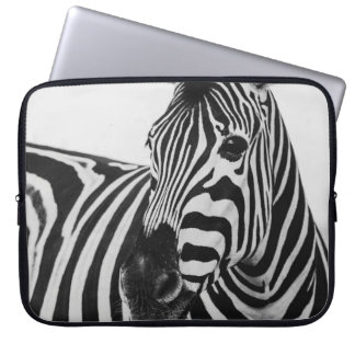 CAPA PARA NOTEBOOK ZEBRA PRETA E BRANCA