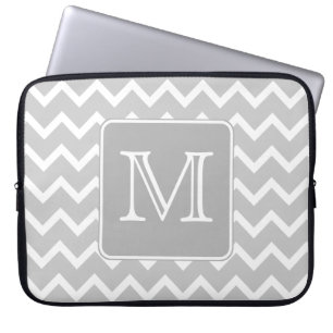 Capa Para Notebook Ziguezagues cinzentos e brancos com monograma