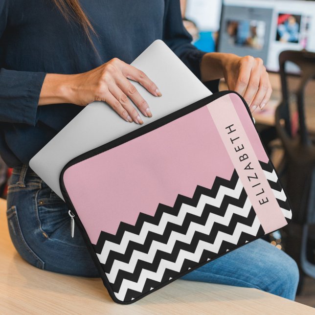 Capa Para Notebook Zigzag preto-e-branco, Chevron, rosa, seu nome (Criador carregado)