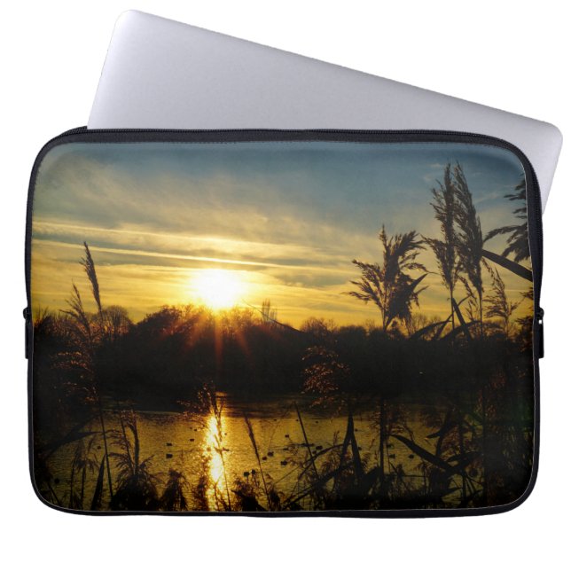 Capa Para Notebook Zonsondergang bij een meertje met rietpluimen. (Frente)