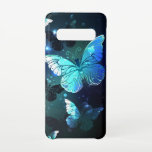 Capa Para Samsung Galaxy Borboleta Noturna Flutuante<br><div class="desc">Fabulosa, brilhante, azul e amarela, borboleta noturna sobre fundo escuro.</div>