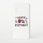 Capa Para Samsung Galaxy Feliz 8 de aniversário. 8 anos por dia.<br><div class="desc">Feliz 8 de aniversário. Design de aniversário engraçado e fofo com um lindo ursinho de pelúcia segurando um presente e um lápis engraçado escrevendo os desejos de aniversário. Uma combinação perfeita para roupas,  camisas e acessórios.</div>