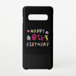 Capa Para Samsung Galaxy Feliz 8 de aniversário. 8 anos por dia.<br><div class="desc">Feliz 8 de aniversário. Design de aniversário engraçado e fofo com um lindo ursinho de pelúcia segurando um presente e um lápis engraçado escrevendo os desejos de aniversário. Uma combinação perfeita para roupas,  camisas e acessórios.</div>