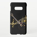 Capa Para Samsung Galaxy Guitarra Negra Samsung Galaxy S10eMala de Ajustado<br><div class="desc">Violão preto sentado na partitura de música de ouro. Mala de Ajustado Slim da Samsung Galaxy S10eGlossy. Projetado por ab Martin Digital</div>