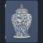 Capa Smart Para iPad Vase de Porcelana Azul e Branco pelo Vision Studio<br><div class="desc">Um vaso de porcelana azul e branco,  cor-de-rosa,  revestido de designs florais complexos. Uma criação do Vision Studio,  esta peça incrível pareceria excelente na sua parede.Confira!</div>