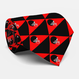Capacete de futebol na gravata vermelha e preta