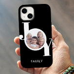 Capas de iphone Preta de Maiúsculas e Minúsculas d<br><div class="desc">Esta capa de telefone fotográfica moderna apresenta uma fotografia de solteiro e a palavra JOY em tipografia de na moda sobre fundo preto. Facilmente personalizável se você quiser mudar a palavra família para seu nome. Use a Ferramenta Design para alterar o tamanho,  o estilo ou a cor do texto.</div>