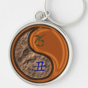 Capricórnio e Chaveiro de madeira