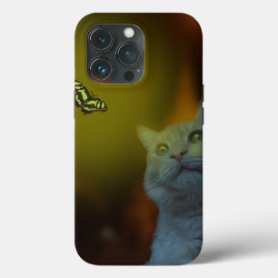 Captivado pela beleza: Gato mesmerizado pela borbo