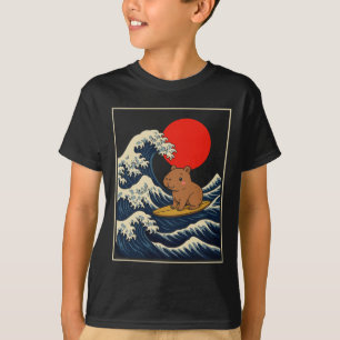 Capyra andando nas ondas sob o céu rosa camiseta e