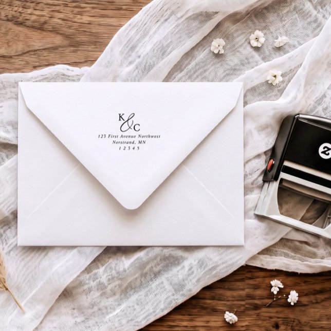 Carimbo Auto Entintado Endereço de Devolução de Envelope de Casamento com (Modern elegant wedding return address stamp with initials and calligraphy ampersand)