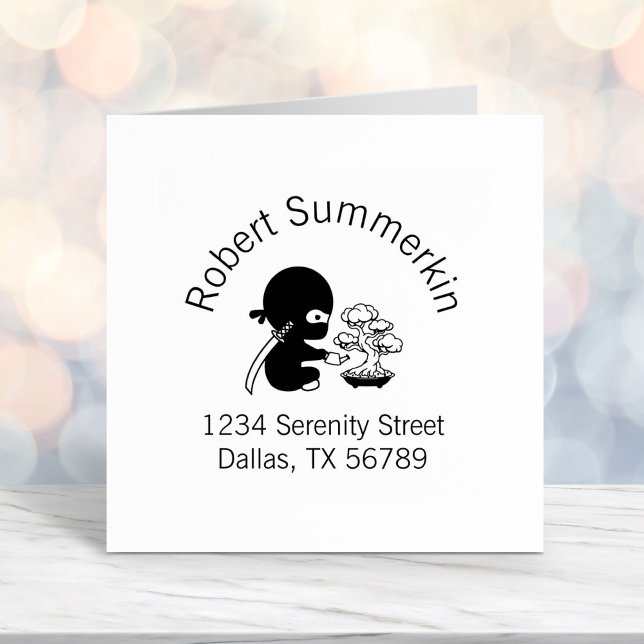 Carimbo Auto Entintado Tiny Ninja Watering Bonsai Tree Arch Address (Criador carregado)