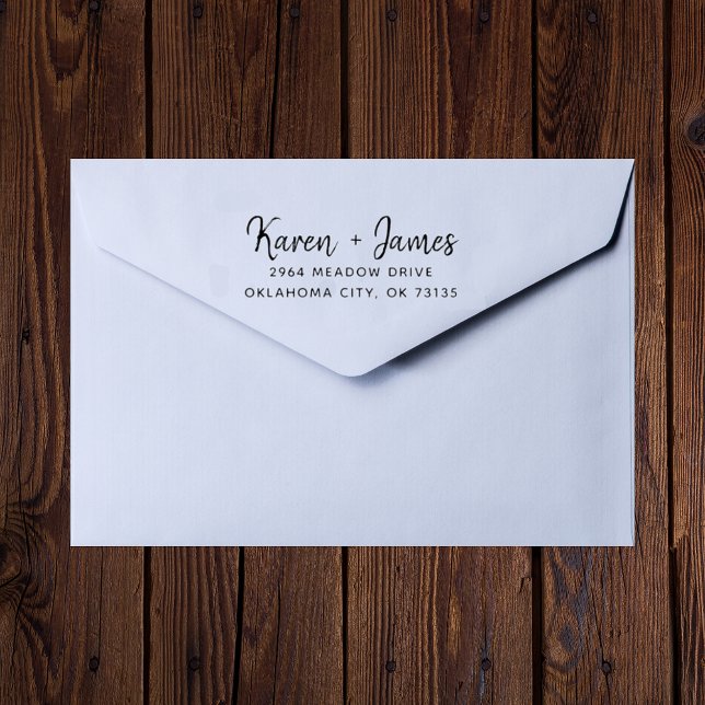 Carimbo De Borracha Endereço de Devolução de Casamento com Letra Minim (Elegant script wedding rubber stamp adds a refined personal touch to wedding mail.)