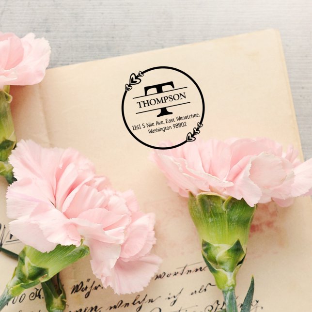 Carimbo De Borracha Endereço de Regresso Familiar com Monograma, (Criador carregado)