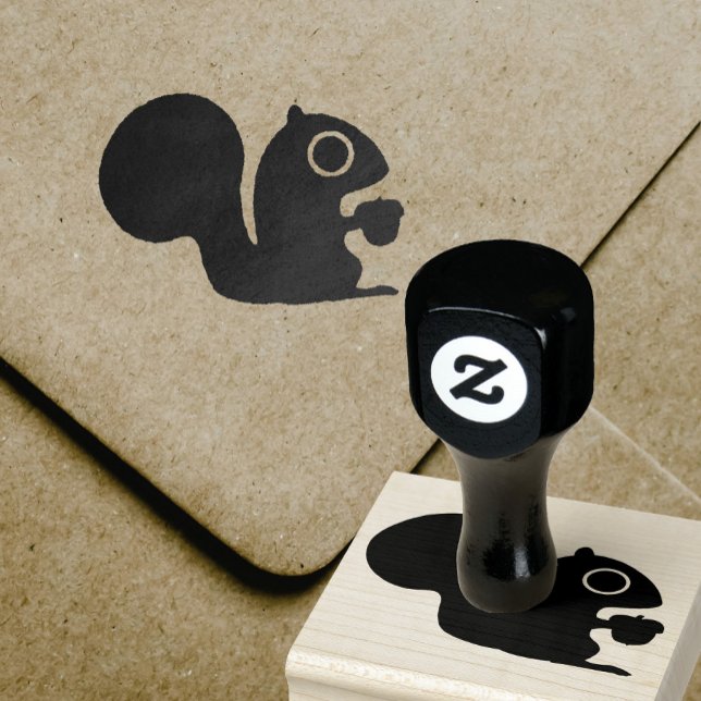 Carimbo De Borracha Esquilo de floresta em bruto com casca (Criador carregado)