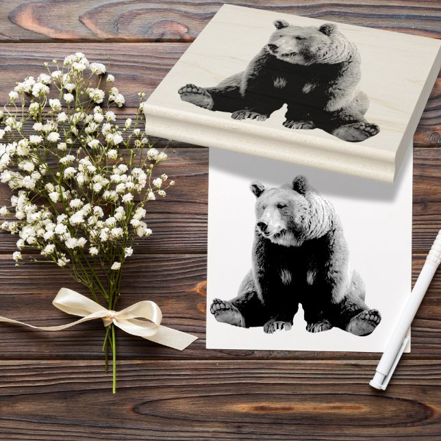 Carimbo De Borracha O Selo do Urso Pardo Resfriado (Sit a spell. Stamp a vibe. - A Rustic Etched Design for Your Coziest Crafts)
