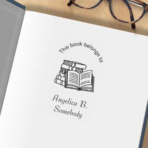 Carimbo De Borracha Pilha de Livros e Livro Aberto - Livro