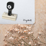 Carimbo De Borracha Script de Na moda Elegante de Nome Personalizado P<br><div class="desc">Crie seu próprio personalizado, personalizado, elegante tipografia / script, na moda, selo de borracha de nome de madeira. Basta inserir seu nome / nome da família / nome da empresa, para personalizar. Perfeito para uso doméstico e comercial, pessoal e de escritório. Excelente para convites, cartões, cartões, livros de recortes, etiquetas...</div>