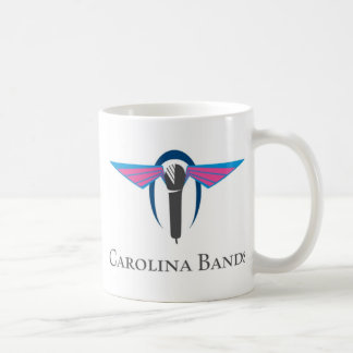 Carolina une a caneca de café