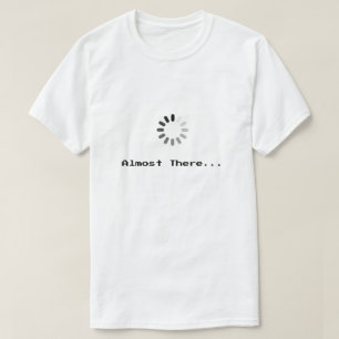 Carregando... Quase Lá   Camiseta de Pixel Art