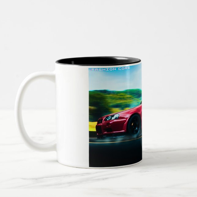 Carro esportivo da década de 2000 na caneca de caf (Esquerda)
