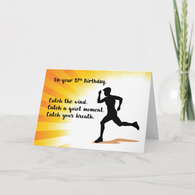 Cartão 37.º Aniversário a Correr com Fundo Sunburst (Frente)