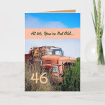 Cartão 46.º Aniversário do FUNNY Happy - Caminhão Laranja<br><div class="desc">Este cartão com seu caminhão antigo em um campo é uma maneira divertida de desejar a uma cara muito especial um feliz aniversário.  Todo texto é personalizável.  Uma carta divertida e de tipo único!</div>