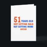 Cartão 51 anos engraçados do aniversário<br><div class="desc">51 anos engraçados nao calvo velho mas obtenção adiante</div>