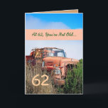 Cartão 62nd aniversário feliz ENGRAÇADO - caminhão da<br><div class="desc">Este cartão com seu caminhão do vintage em um campo é uma maneira do divertimento de desejar a uma cara muito especial um o feliz aniversario. Todo o texto é customizável. Um divertimento e um cartão um--um-amável! Para ver mais de meus cartões de aniversário, para datilografar dentro o ano onde...</div>
