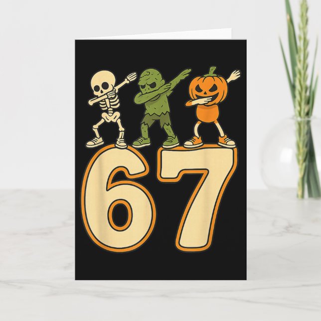 Cartão 67 Meme Divertido Números de Halloween Seis Sete H (Frente)