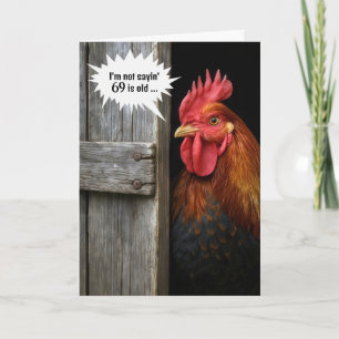 Cartão 69.º Aniversário Rooster A Olhar À Volta Da Porta 