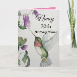 Cartão 70 Birthday Feliz Deseja o Elegante Hummingbird<br><div class="desc">Celebre seu aniversário de 70 com um design de beija-flor elegante em um cartão de saudação encantador. Criado da minha pintura original de aquarela, a linda imagem de pássaros e flores vai iluminar o dia para observadores de pássaros, jardineiros e amantes da natureza. A mulher especial em sua vida vai...</div>