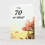 Cartão 70 Então, que aniversário do Sea Beach Oleander Fl<br><div class="desc">70, então, que carta de aniversário de 70 Floral de Sea Beach Oleander. Uma bela foto natural de oleandro florescente na praia e no mar. Um cartão de saudação de aniversário de 70 com uma citação engraçada e inspiradora. Eu tenho 70 anos. Então, o que é perfeito para uma pessoa...</div>