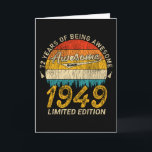 Cartão 72 Anos De Idade, Dia 1949 Incrível Desde O 72º An<br><div class="desc">Design de aniversário Para qualquer um que seja o horóscopo,  diga difícil e entubado,  mas vale totalmente a pena.Vista com orgulho no trabalho,  academia perfeita para combinar com shorts,  leggings ou jeans para uma aparência casual,  mas tendenciosa</div>